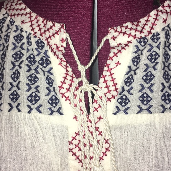 NWT Embroidered Cotton Gauze Split Neck Tank - Picture 6 of 11